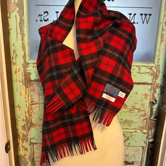 Vintage 1970’s Pendleton Red and Black Wool Tartan Scarf ( please see all photos - Picture 1 of 6